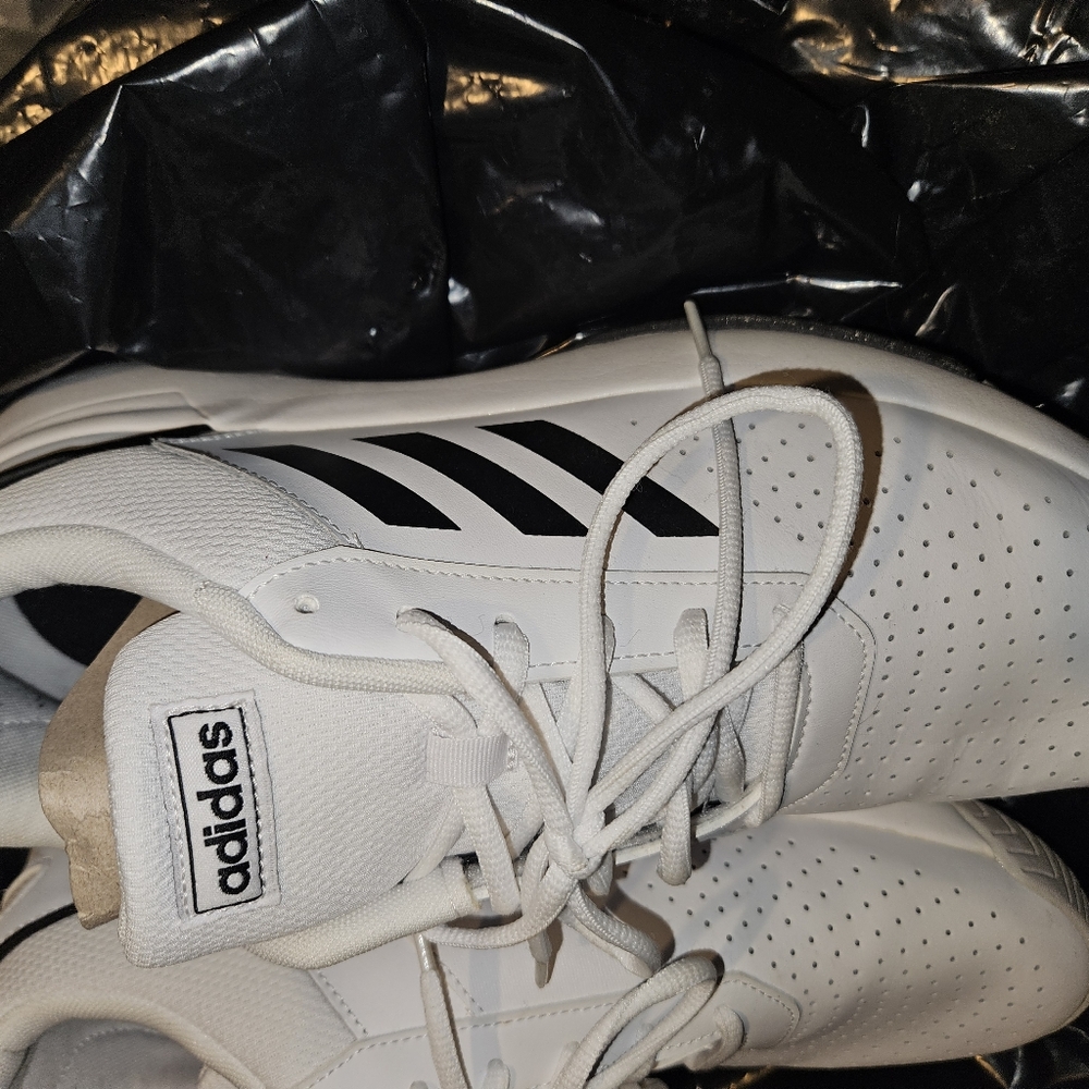 Men Adidas - Picture 3 of 4